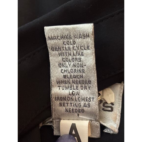 Chicos Black Button Up Blouse Sz 1/M/8 Professional Capsule Wardrobe Crisp Lines - Picture 5 of 9